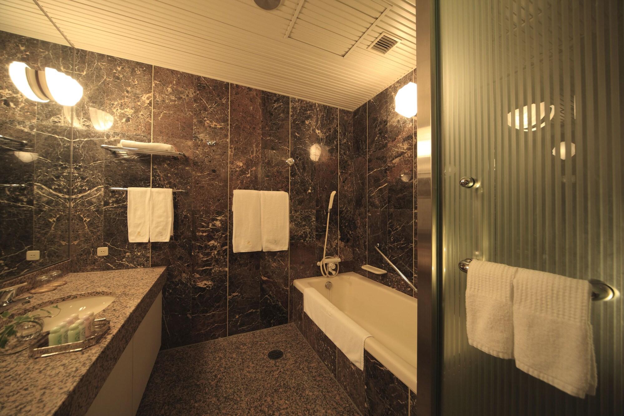 Royal Oak Hotel Spa & Gardens Otsu Exterior photo