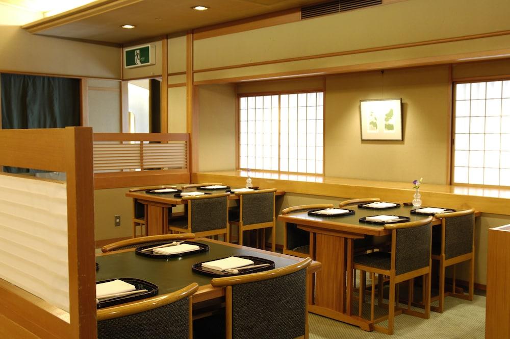Royal Oak Hotel Spa & Gardens Otsu Exterior photo